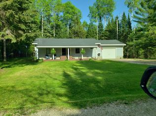 63 S Quail Trl, Indian River, MI 49749