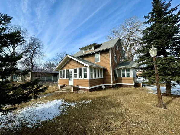 802 7th St, Britton, SD 57430