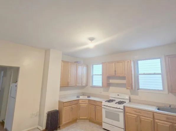 164 Bayview Avenue image 17 of 26