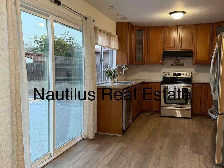 829 Givens St — Photo 4
