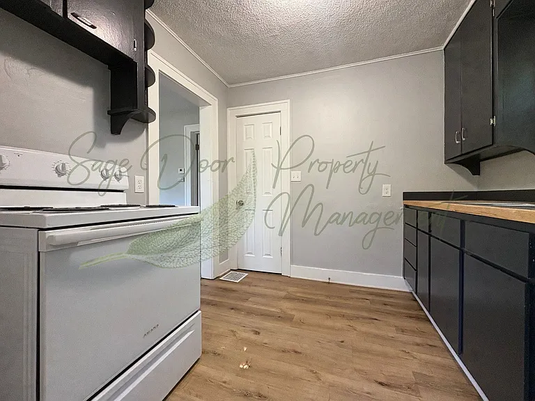 303 N Huttig Ave — Photo 5