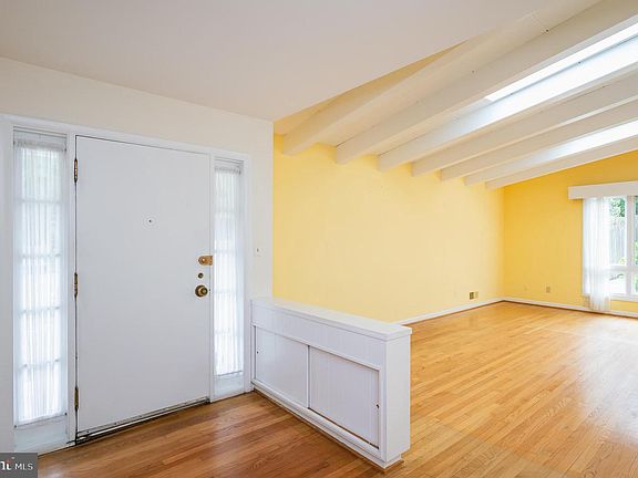 5th image of 6008 Lake Manor Dr