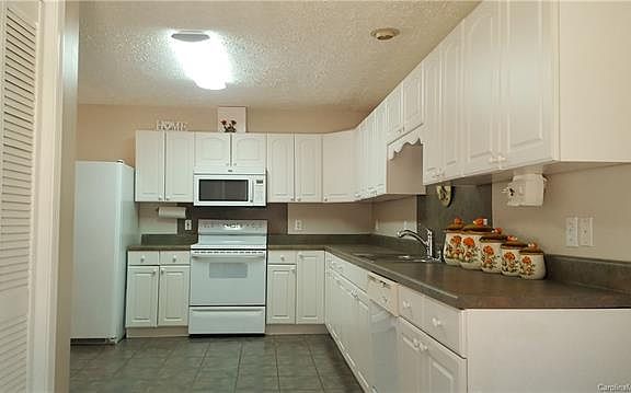 3rd image of 611 Catawba Valley Blvd SE