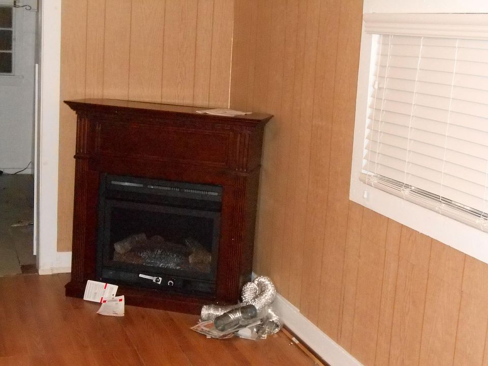2nd image of 1472 Jay St
