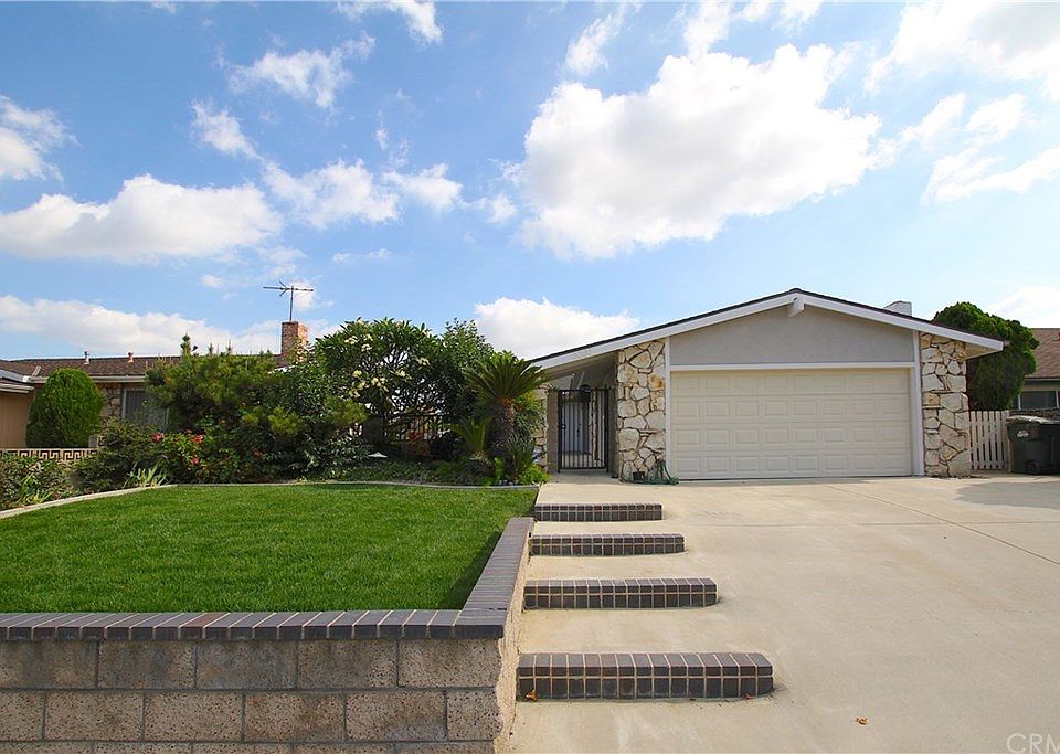 1st image of 2066 Arriba Dr