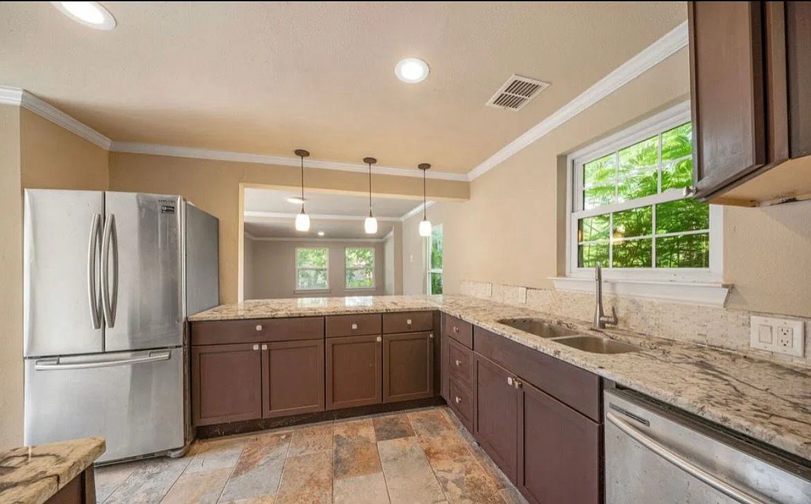 3 bed, 1120 sqft, $1,575 — Photo 2