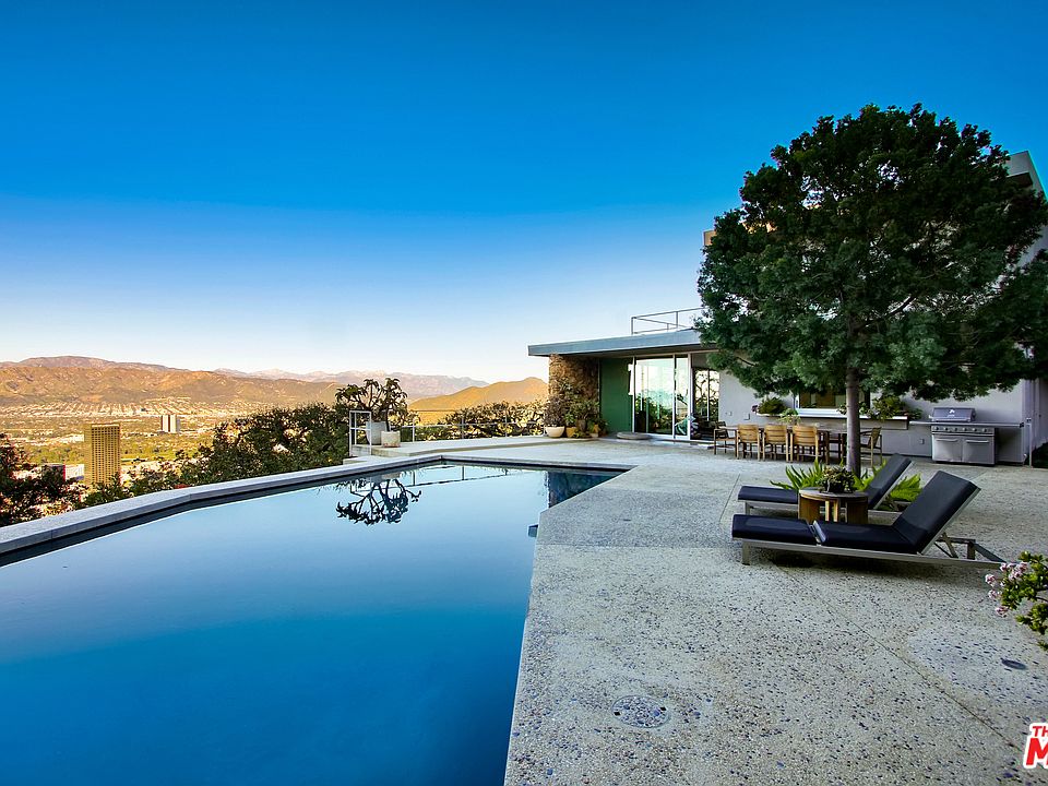 1st image of 7829 Torreyson Dr