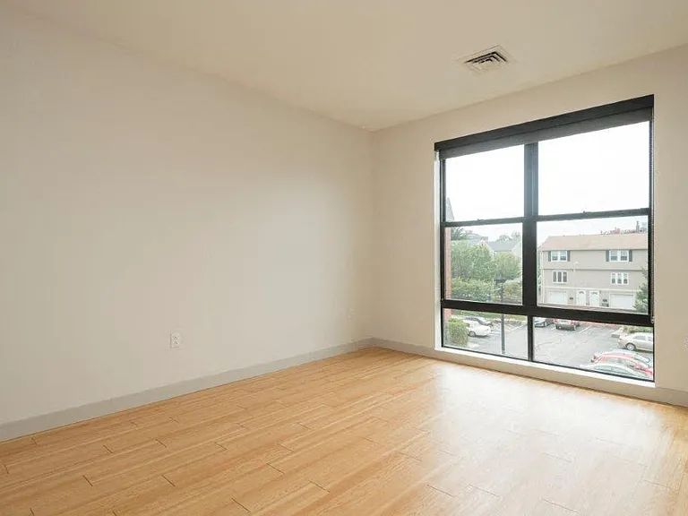 West Square Apartments — Photo 221