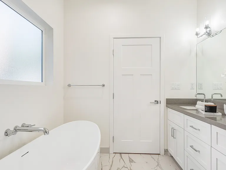 1821 Westholme Ave — Photo 7
