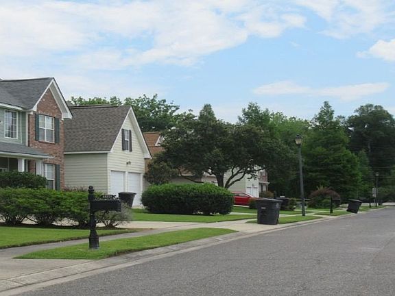 Exterior Neighborhood (street photo)