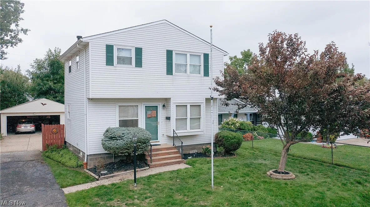 1087 E 168th St photo 1