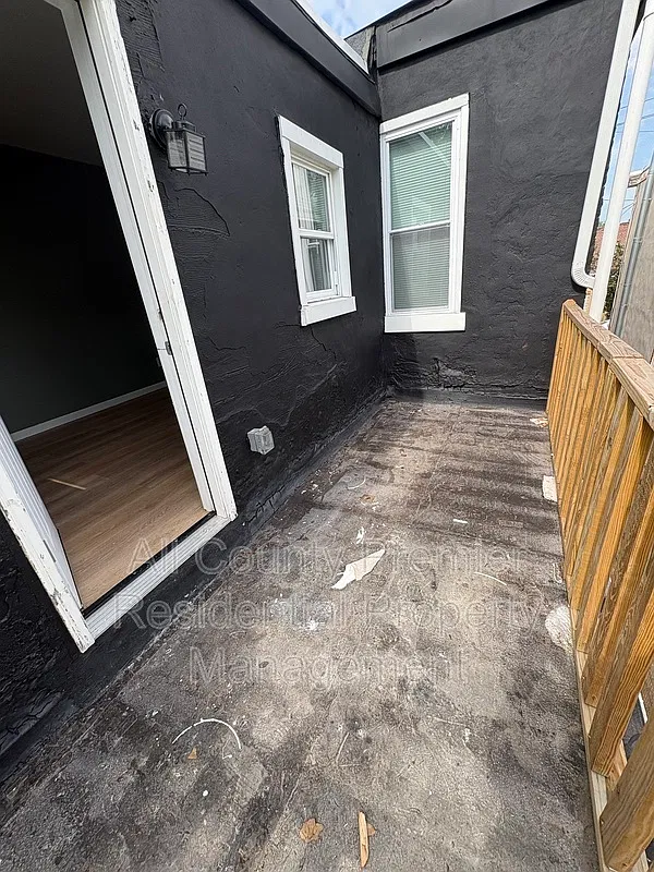 3 bed, 1.0 bath, 1000 sqft, $1,800 — Photo 3
