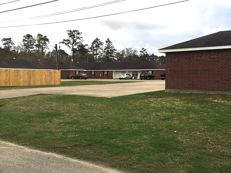 1005 Shellie Ln — Photo 6