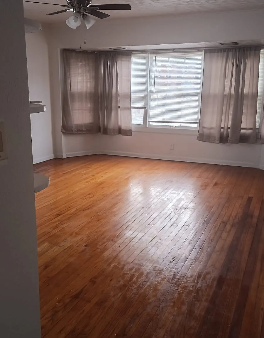 2 bed, 900 sqft, $1,275 — Photo 3
