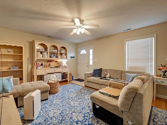 4th image of 3491 S Oaklawn Cir