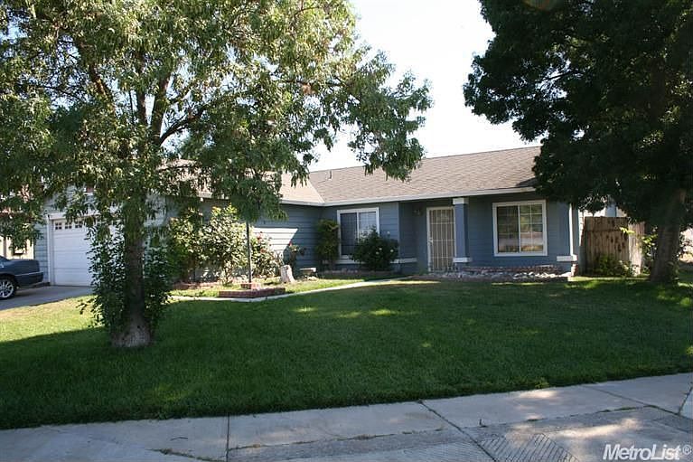 2nd image of 926 Balsam Dr