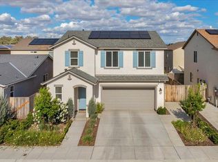 841 Corazon Ave, Clovis, CA 93619