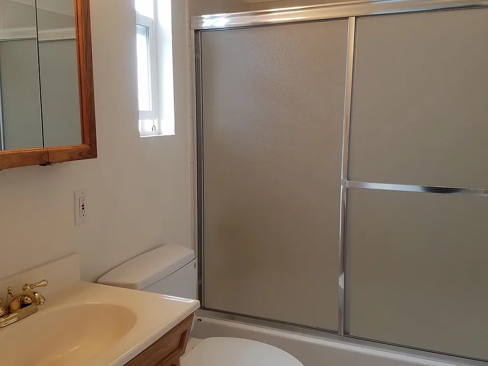 One bedroom upper unit