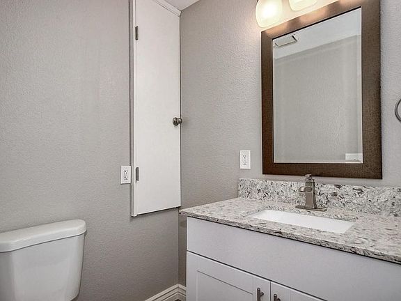 3rd image of 1449 N Culpepper Ave