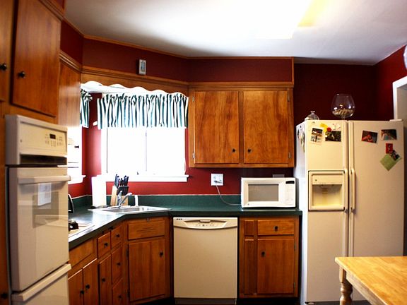 Spacious Eat-In-Kitchen