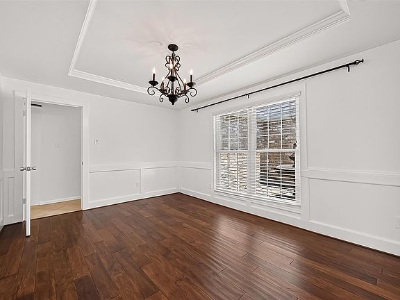 4th image of 822 Merrick Dr
