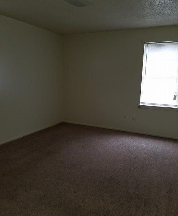 2nd image of 861 N Bingham St #Duplex