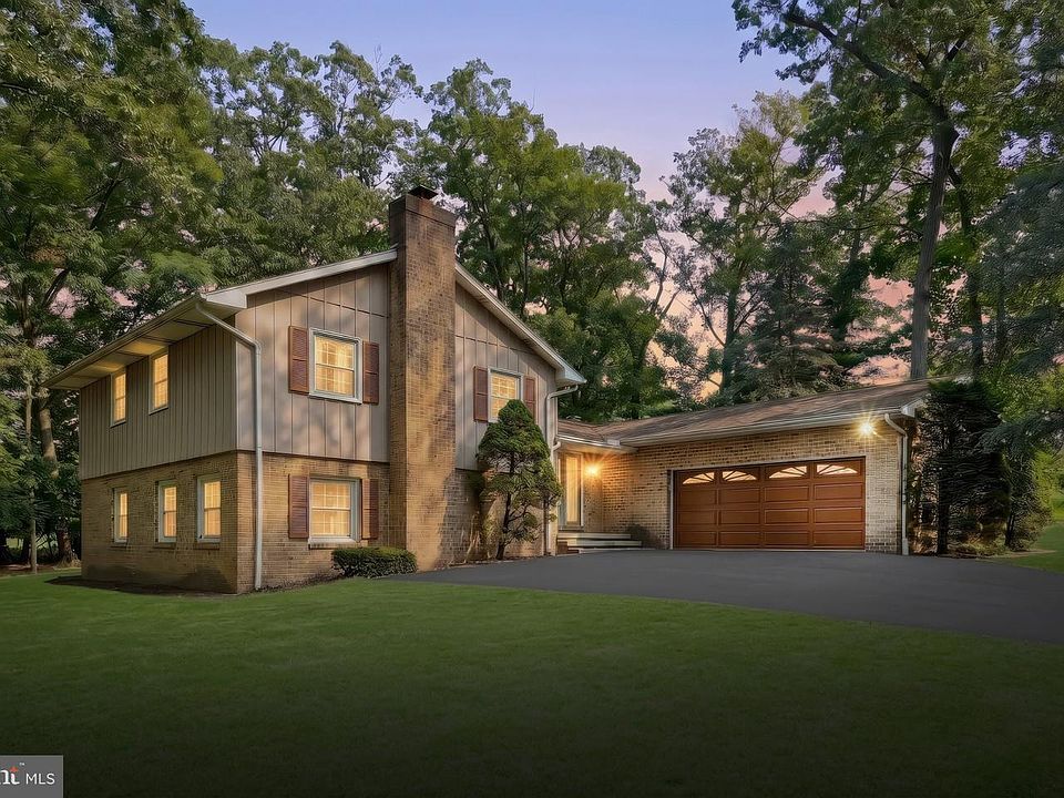 1st image of 33 Kristine Cir