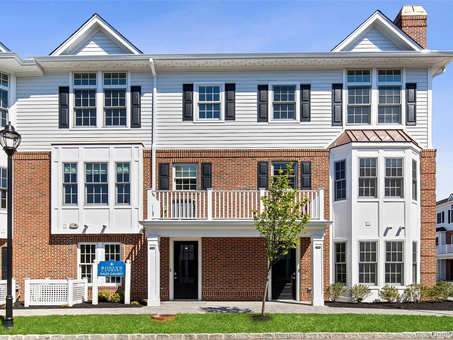 4 bed, 3.5 bath, 3187 sqft, $13,500 — Photo 1