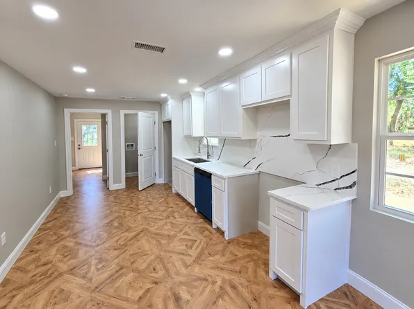 1128 W Bullock St, Denison, TX 75020