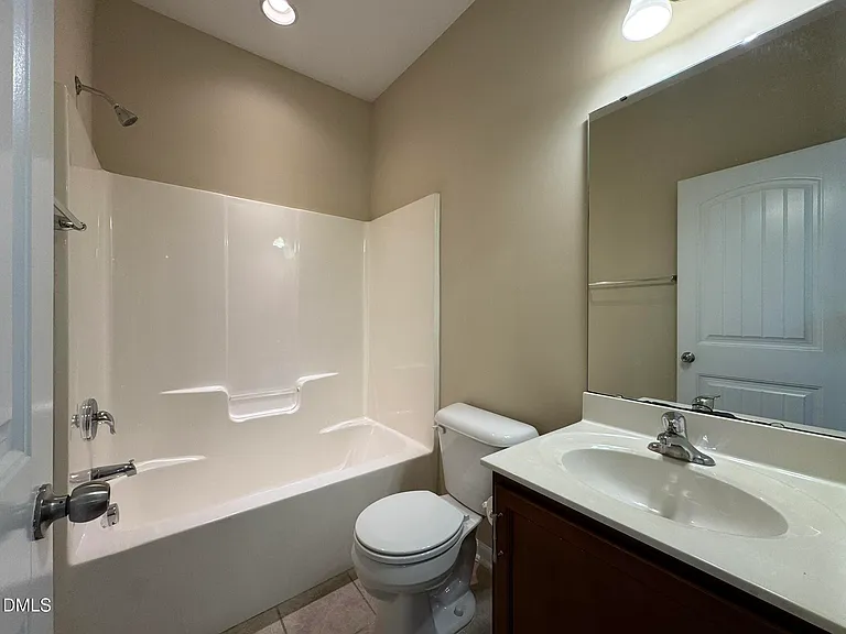 4478 Middletown Dr — Photo 4
