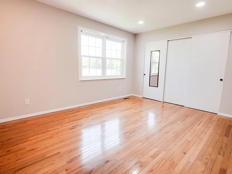 327 Royal Village Dr — Photo 52