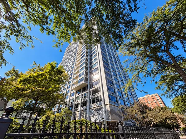 4250 N Marine Dr APT 905, Chicago, IL 60613