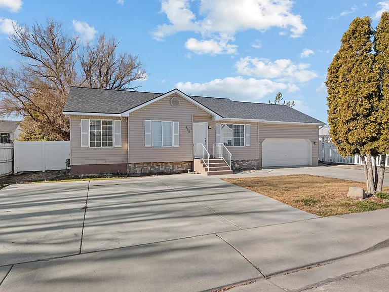 722 S 1370 W — Photo 14