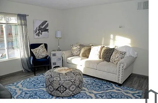 3 bed, 1240 sqft, $950 — Photo 2