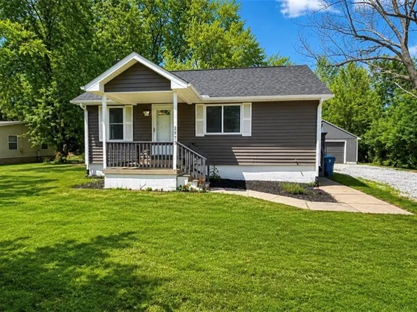 2973 Colon Dr, Akron, OH 44321
