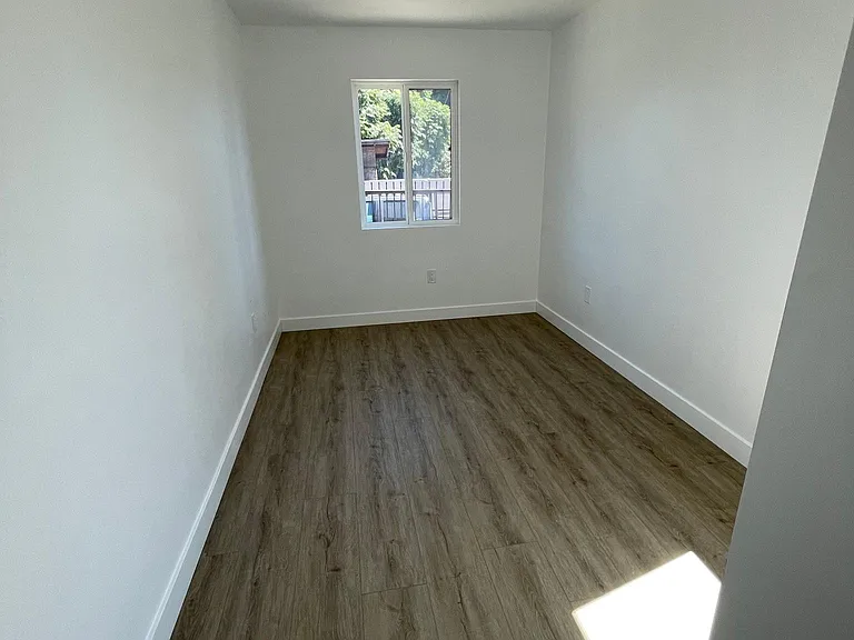 13224 Filmore St #1/2 — Photo 9
