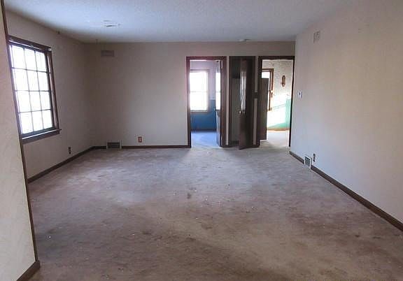 3rd image of 653 Brown Ave