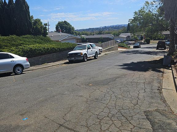 3rd image of 117 Charles Court