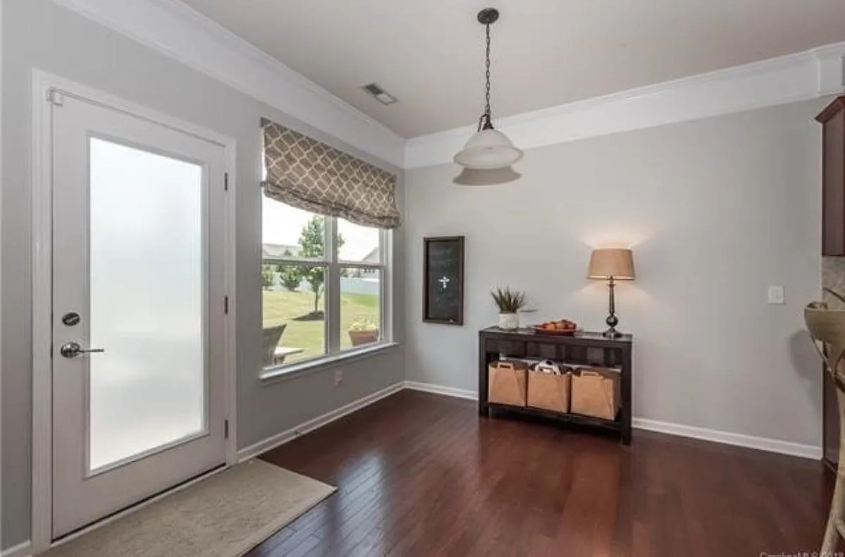 5 bed, 2843 sqft, $3,350 — Photo 4