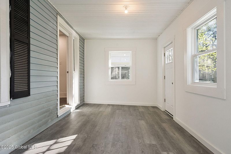 4th image of 129 N Pine Avenue