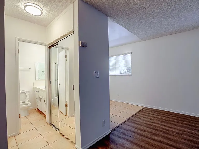 1134 N SYCAMORE AVE — Photo 7