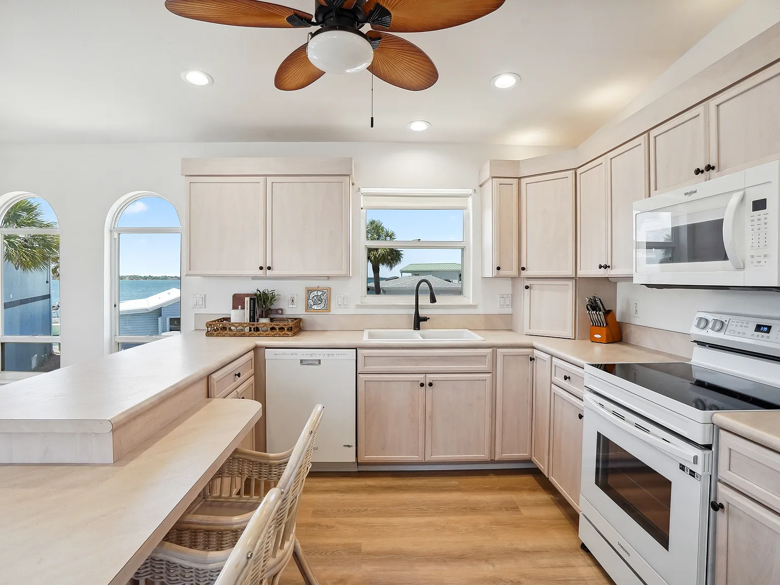 2 bed, 1400 sqft, $2,850 — Photo 3