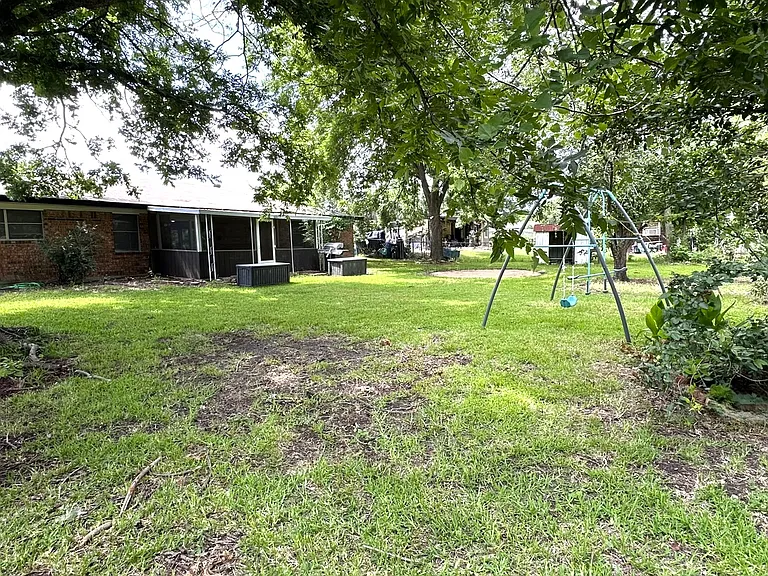 708 Creek St — Photo 17