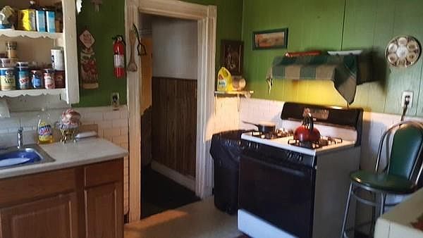 2nd image of 16 Middleton St