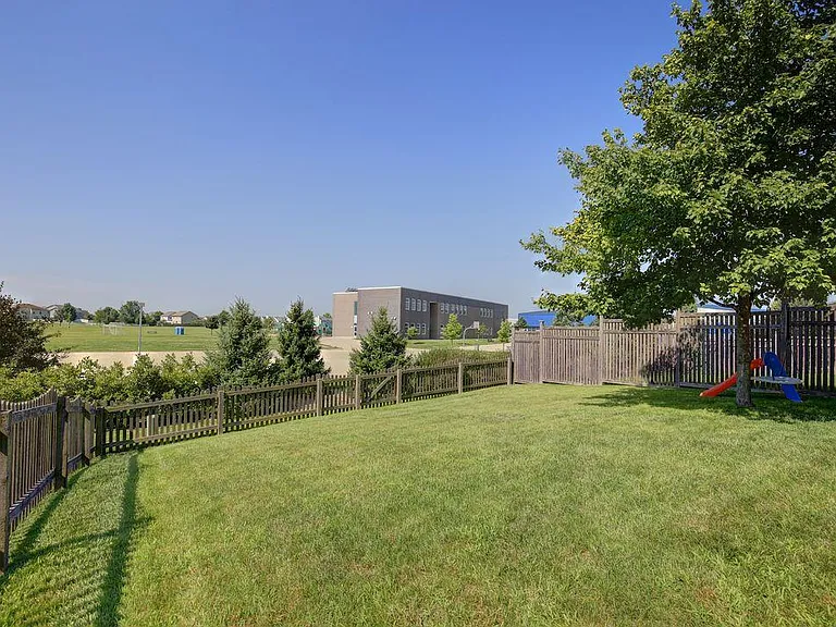 601 Sunflower St — Photo 32