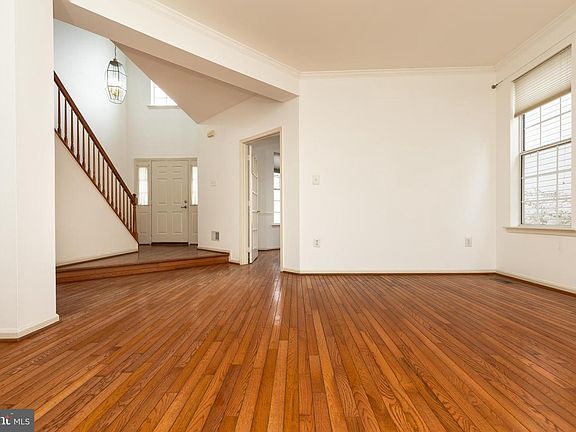 3rd image of 517 Skidmore Blvd