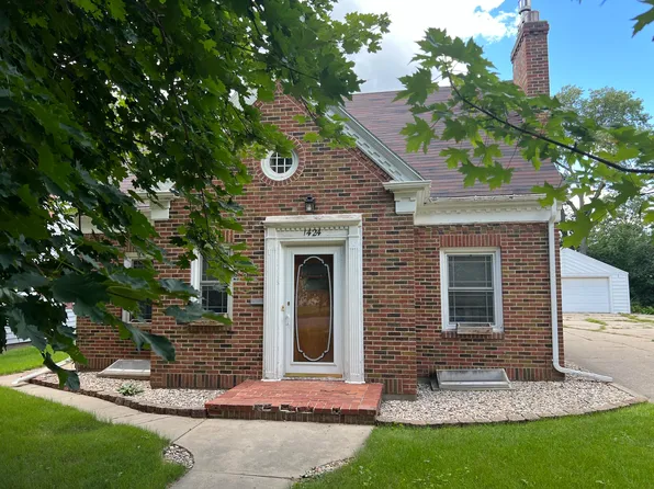 1424 S Main St, Aberdeen, SD 57401