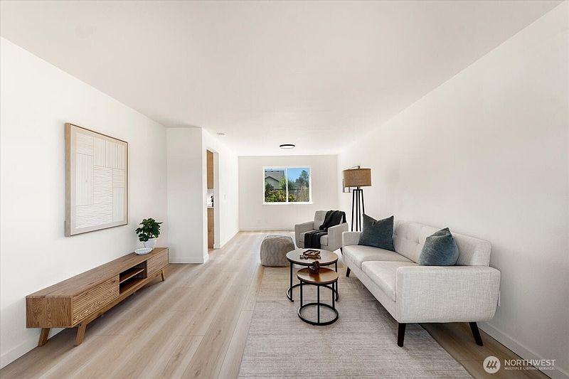 4th image of 204 Whitley Street NW