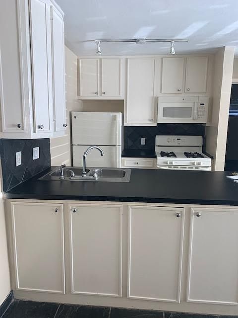 2nd image of 420 W Alabama St APT 2