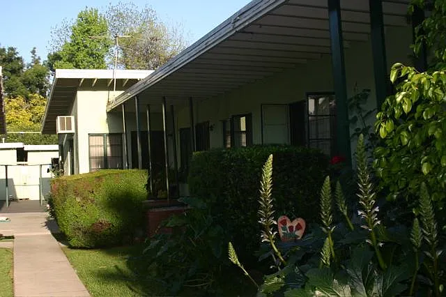 414 N Holliston Ave #E — Photo 3